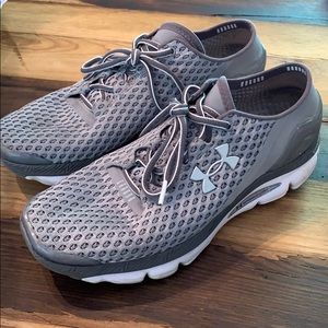 Size 9.5 women’s Under Armour sneakers